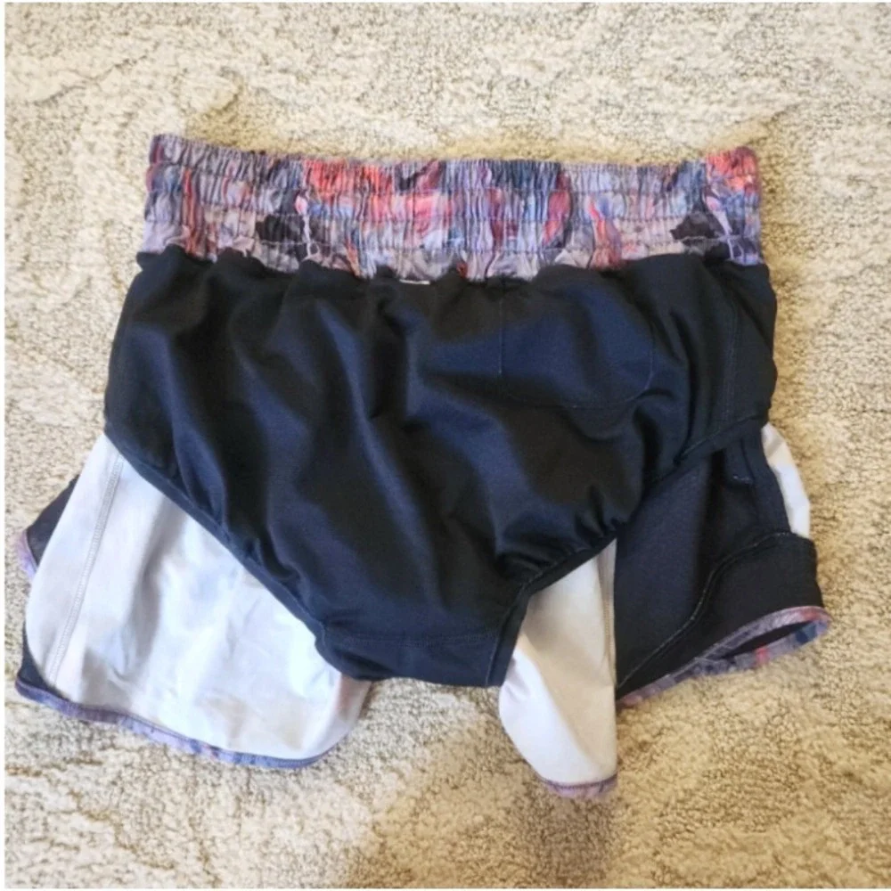 Lululemon Hotty Hot Lined Shorts‎ Size 4 Atmospheric Purple Multi 2.5